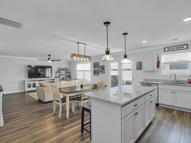 Photo of 7210 New Harmony Way