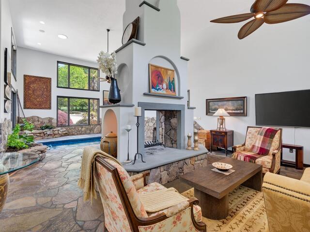 Photo of 380 Montagu Drive