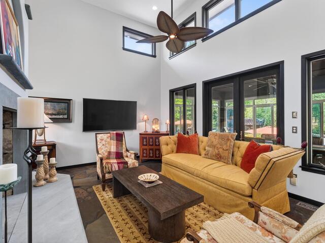 Photo of 380 Montagu Drive