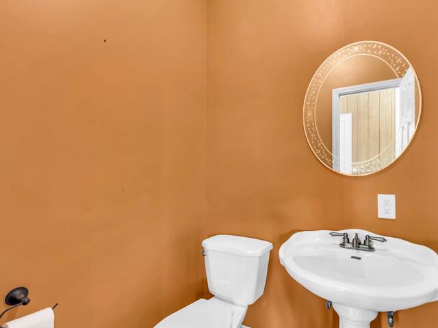 Photo of 414 Giggle Drive