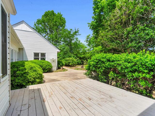 Photo of 414 Giggle Drive