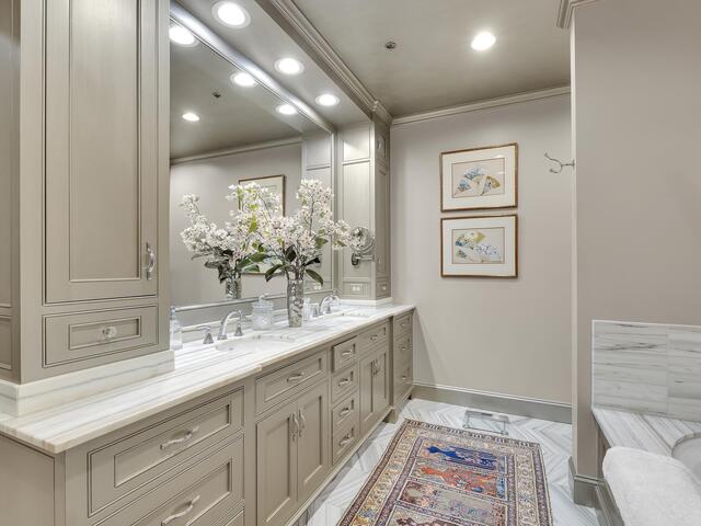 Photo of 400 N Main Street