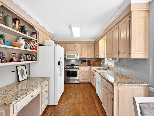 Photo of 304 Deepwood Drive