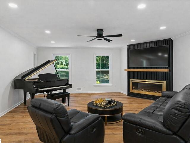 Photo of 404 Mockingbird Lane