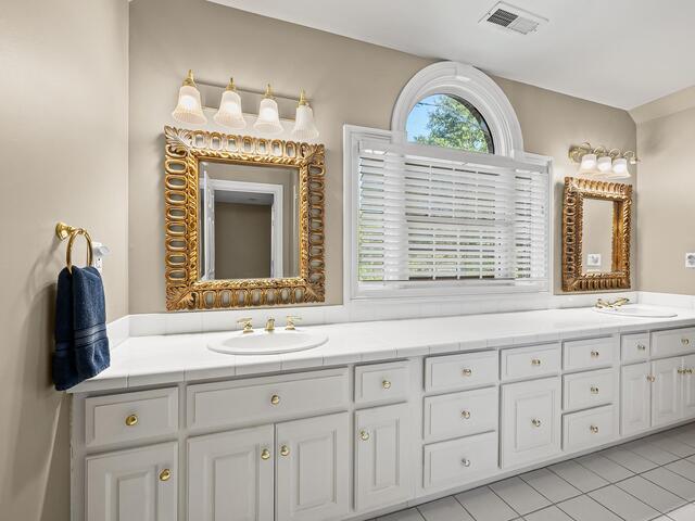 Photo of 25 Club Forest Lane