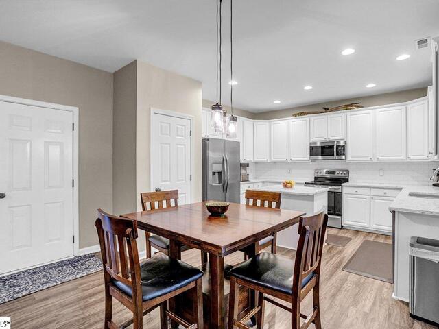 Photo of 105 Saddlebrook Lane