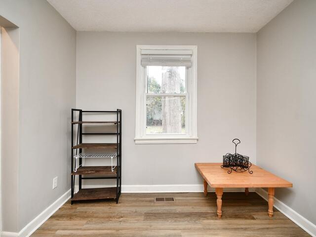 Photo of 921 Barnwell Road