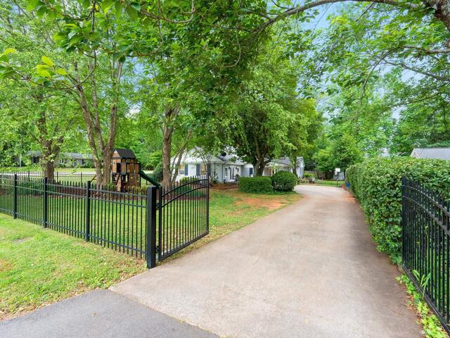 Photo of 127 Lake Forest Drive
