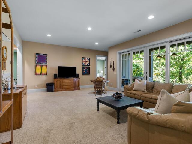 Photo of 807 Elmtree Lane