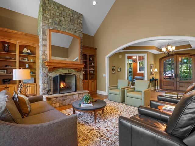 Photo of 807 Elmtree Lane