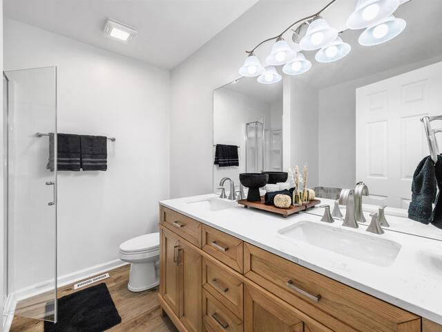 Photo of 125 River Oaks Circle