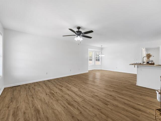 Photo of 125 River Oaks Circle