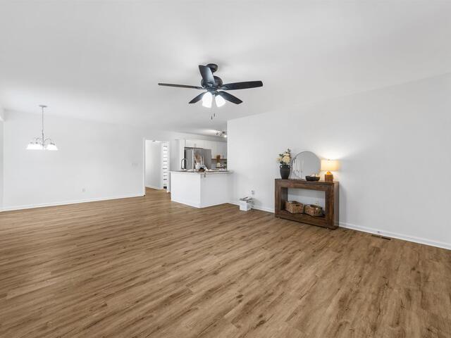 Photo of 125 River Oaks Circle