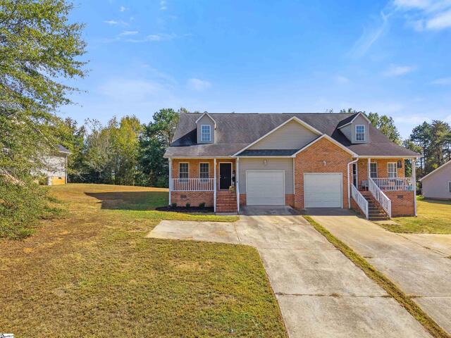 Photo of 125 River Oaks Circle