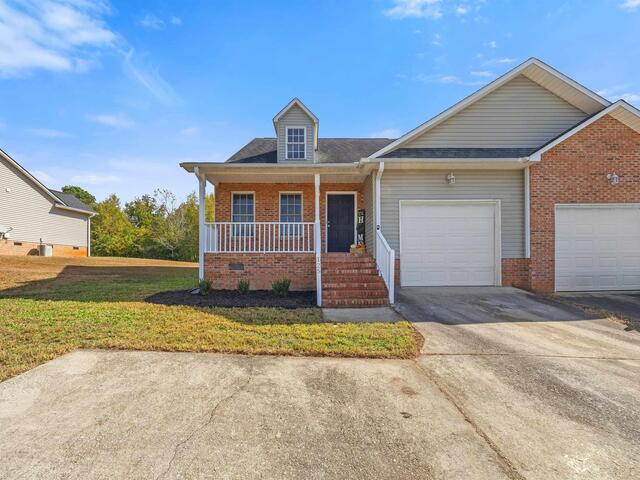 Photo of 125 River Oaks Circle