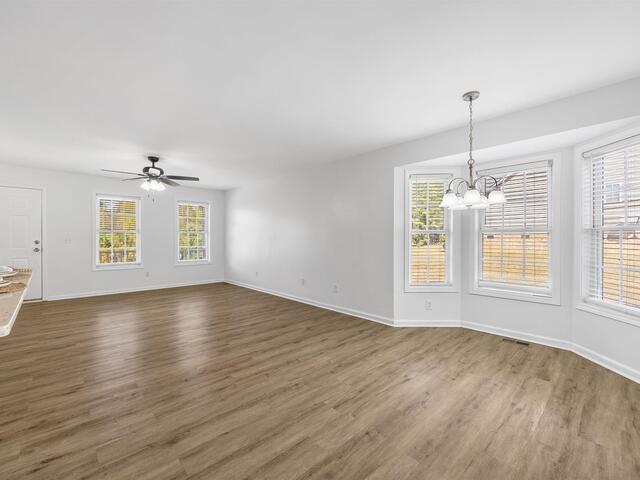 Photo of 125 River Oaks Circle