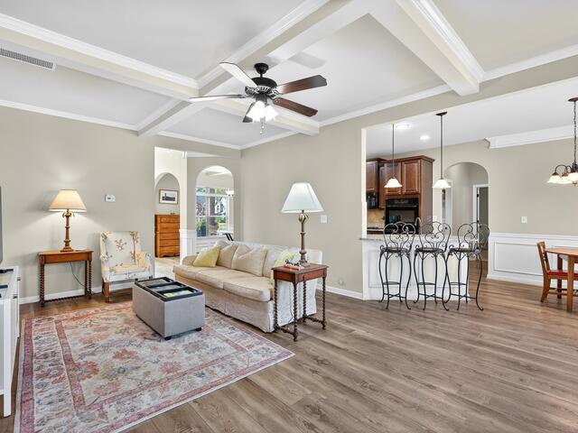 Photo of 207 E Deer Drive