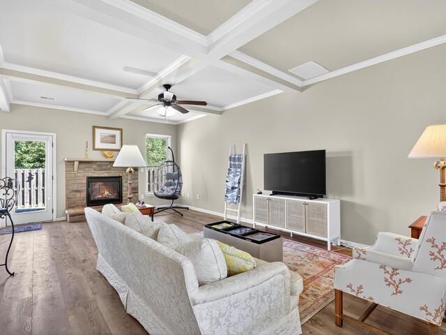 Photo of 207 E Deer Drive