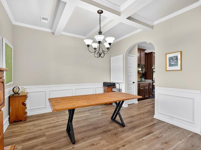 Photo of 207 E Deer Drive