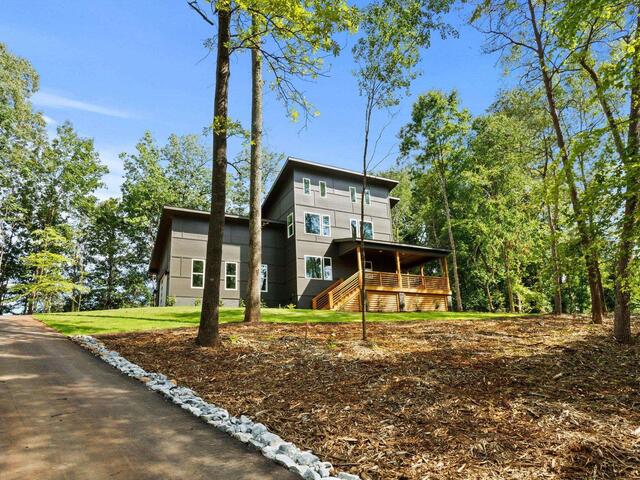 Photo of 649 Canterbury Road