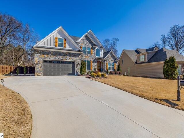 Photo of 324 Carters Creek Court