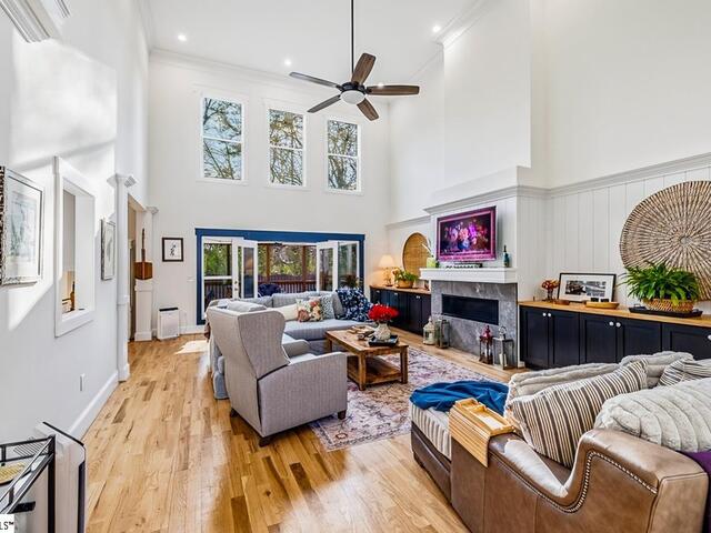 Photo of 324 Carters Creek Court