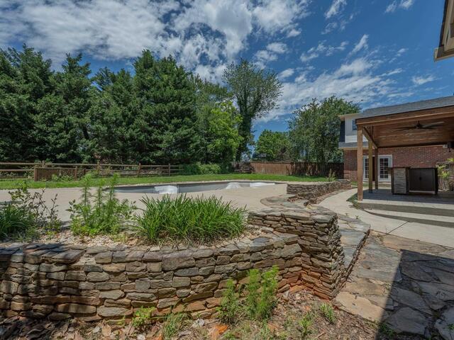 Photo of 322 N Rutherford Road