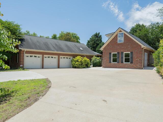 Photo of 322 N Rutherford Road