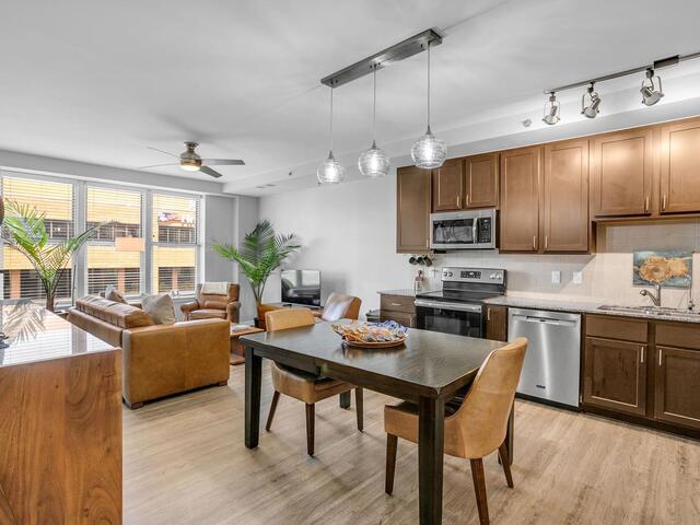 Photo of 100 E Washington Street