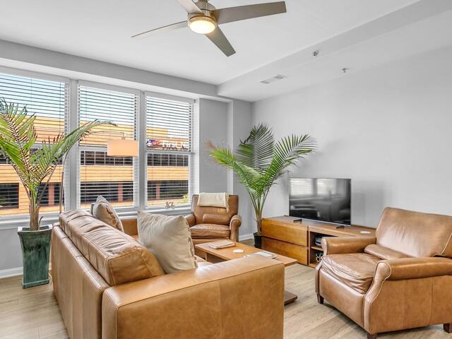 Photo of 100 E Washington Street