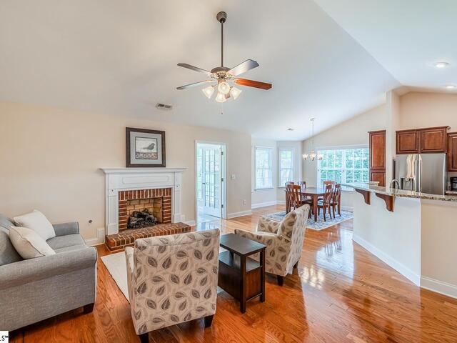 Photo of 7 Cedarcrest Court