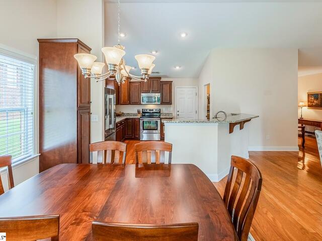 Photo of 7 Cedarcrest Court