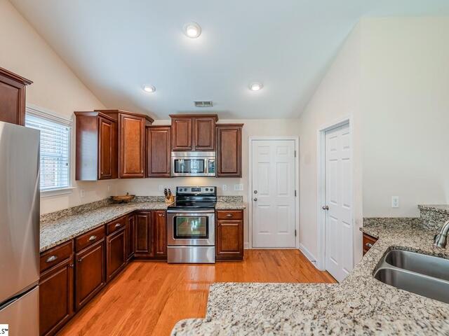 Photo of 7 Cedarcrest Court