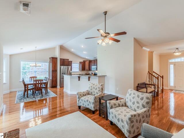 Photo of 7 Cedarcrest Court