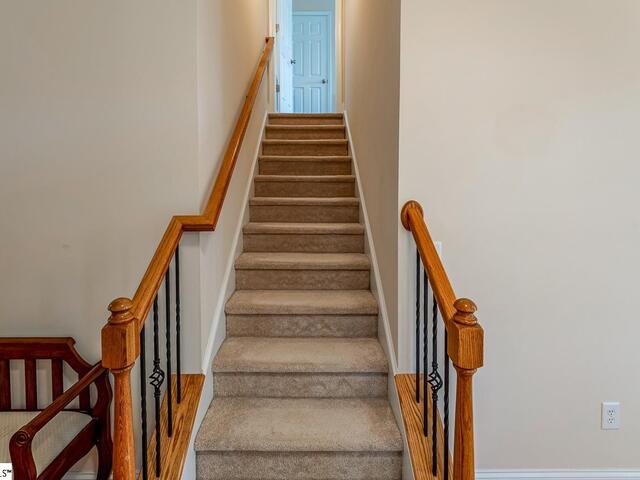 Photo of 7 Cedarcrest Court