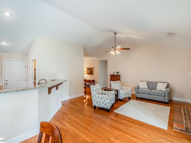 Photo of 7 Cedarcrest Court