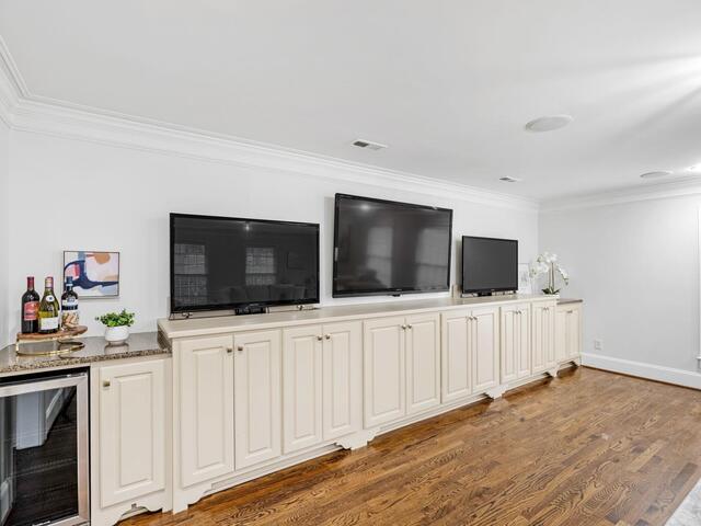 Photo of 313 E Seven Oaks Drive