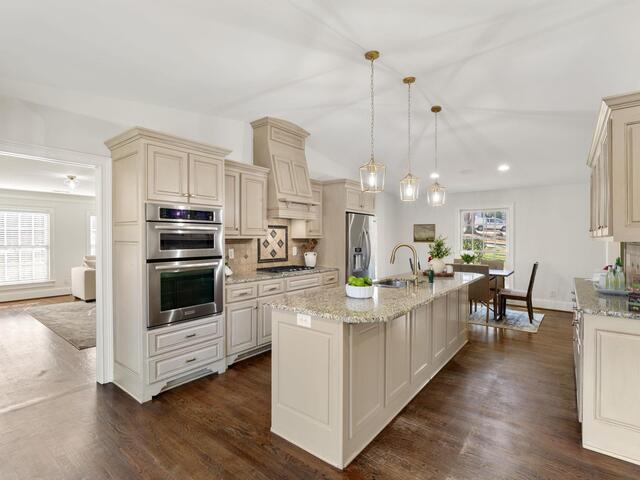 Photo of 313 E Seven Oaks Drive