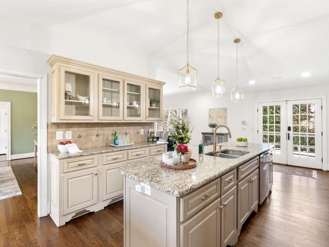 Photo of 313 E Seven Oaks Drive