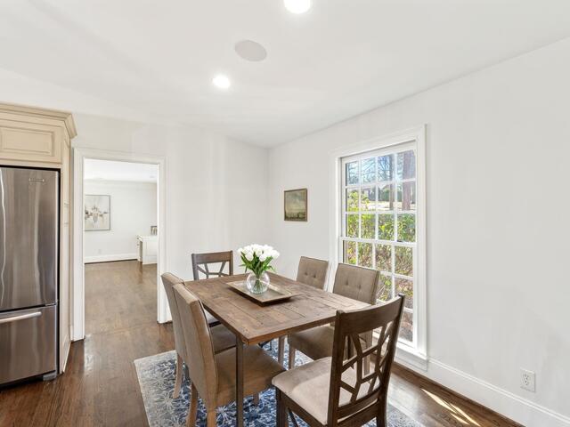 Photo of 313 E Seven Oaks Drive