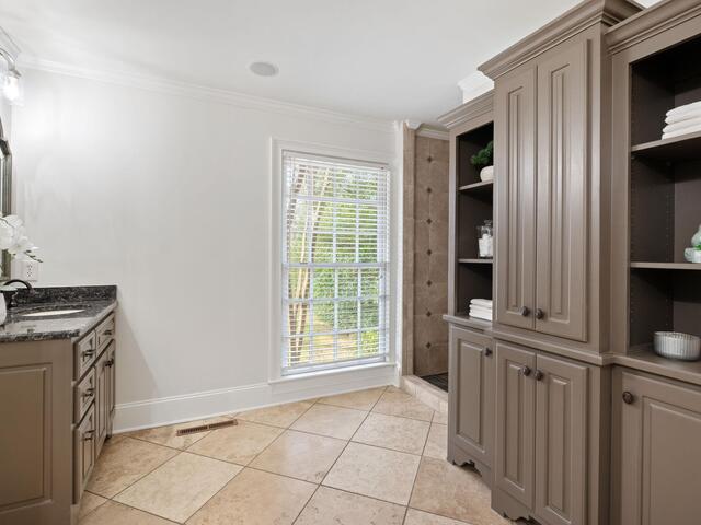 Photo of 313 E Seven Oaks Drive