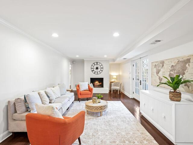 Photo of 313 E Seven Oaks Drive