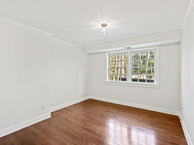 Photo of 313 E Seven Oaks Drive