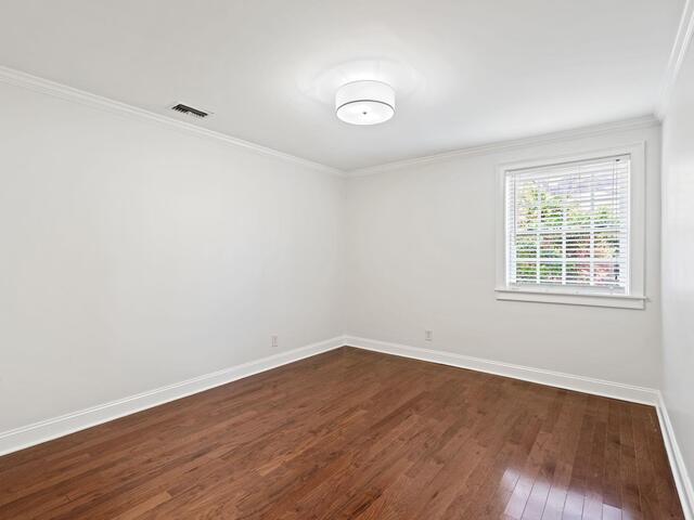 Photo of 313 E Seven Oaks Drive