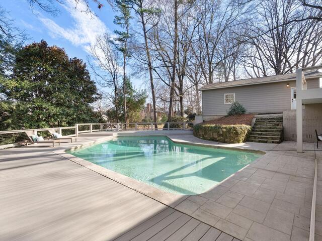 Photo of 313 E Seven Oaks Drive