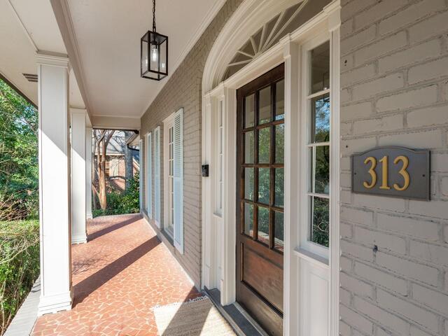 Photo of 313 E Seven Oaks Drive