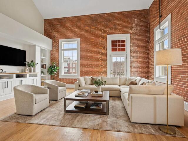 Photo of 100 W Court Street