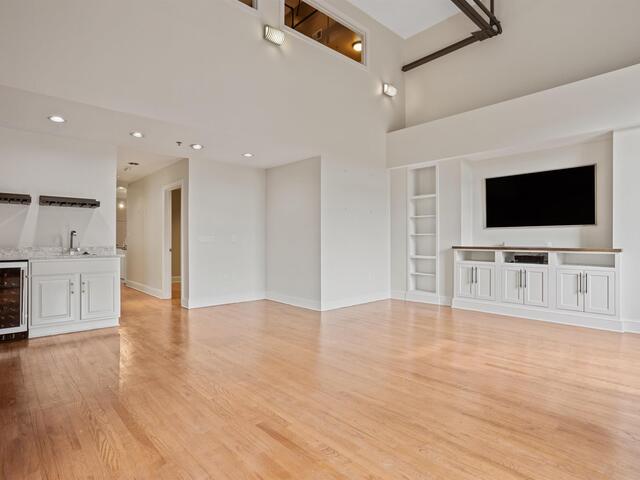 Photo of 100 W Court Street