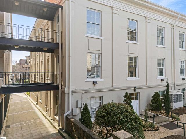 Photo of 100 W Court Street