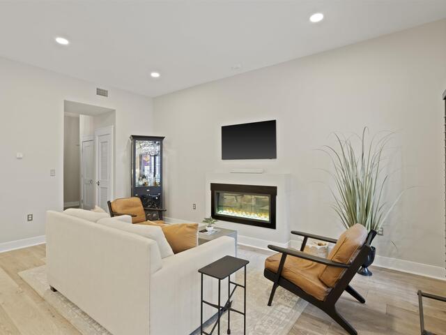 Photo of 155 Riverplace